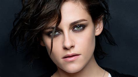 Kristen Stewart is the Face of Chanel’s New Fragrance